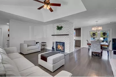 545 Mohawk E, West Hempstead, NY 11552 - Photo 8