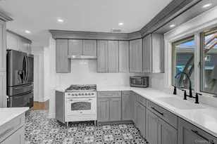 545 Mohawk E, West Hempstead, NY 11552 - Photo 14