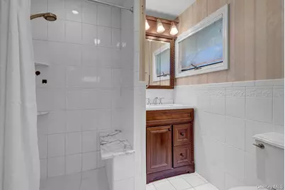 545 Mohawk E, West Hempstead, NY 11552 - Photo 20