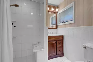 545 Mohawk E, West Hempstead, NY 11552 - Photo 20