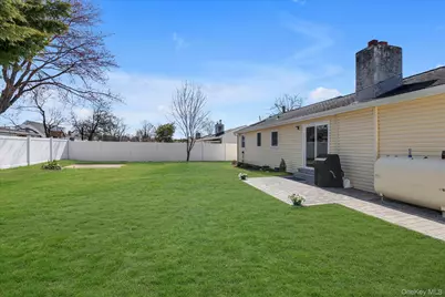 77 Lloyd Avenue, North Babylon, NY 11703 - Photo 18