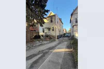 686 E 239th Street, Bronx, NY 10470 - Photo 2