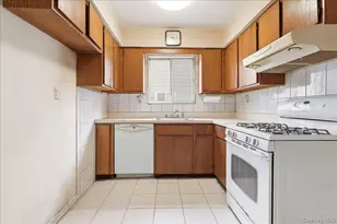 1050 Rensselaer Ave, New York, NY 10309 - Photo 6