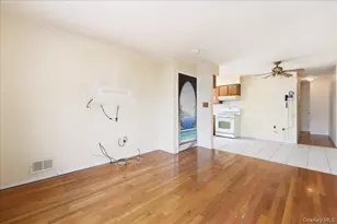 1050 Rensselaer Ave, New York, NY 10309 - Photo 10