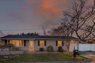 2 Pike St, Patchogue, NY 11772 - Photo 2