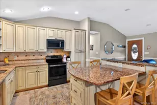 2 Pike St, Patchogue, NY 11772 - Photo 8