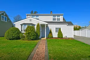 78 Center Ln, Levittown, NY 11756 - Photo 2
