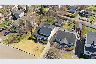 94 E Lakewood Street, Patchogue, NY 11772 - Photo 34