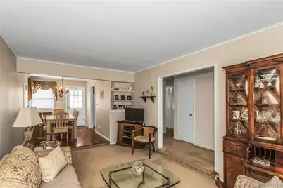 80 Knickerbocker Road N, Plainview, NY 11803 - Photo 8