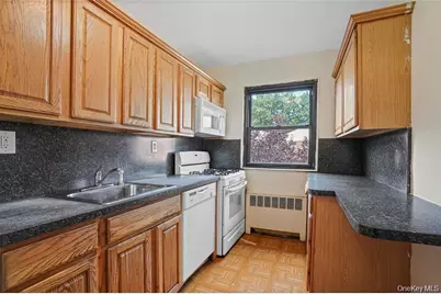 90-55 Shore Parkway #68, Howard Beach, NY 11414 - Photo 2