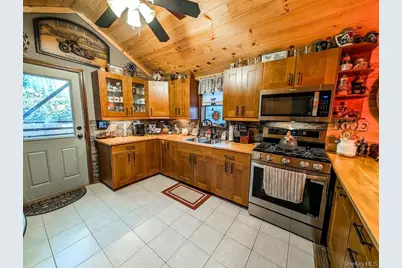 33 Park Drive, Rocky Point, NY 11778 - Photo 6