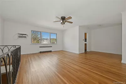 196-32 Pompeii Avenue #2C, Hollis, NY 11423 - Photo 4