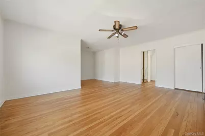 196-32 Pompeii Avenue #2C, Hollis, NY 11423 - Photo 6