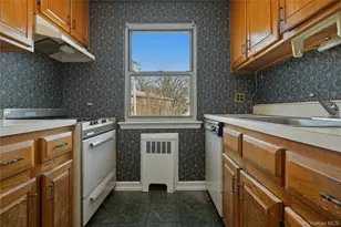 196-32 Pompeii Ave, Hollis, NY 11423 - Photo 12