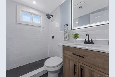 207 N Nassau Avenue, Massapequa, NY 11758 - Photo 14