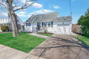 207 N Nassau Ave, Massapequa, NY 11758 - Photo 2