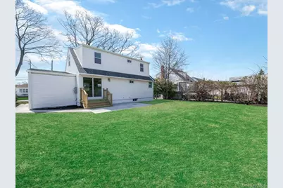 207 N Nassau Avenue, Massapequa, NY 11758 - Photo 18