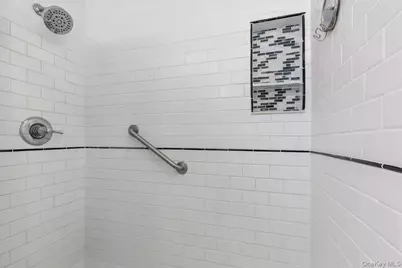 280 Knollwood Road, White Plains, NY 10607 - Photo 18