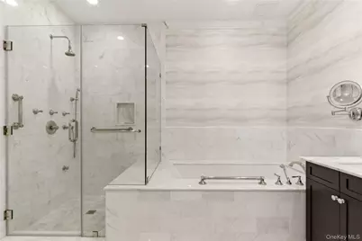 3000 Royal Court #3102, North Hills, NY 11040 - Photo 24