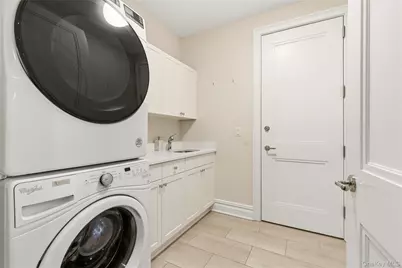 3000 Royal Court #3102, North Hills, NY 11040 - Photo 16