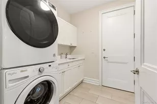 3000 Royal Ct, North Hills, NY 11040 - Photo 16