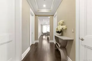 3000 Royal Ct, North Hills, NY 11040 - Photo 4