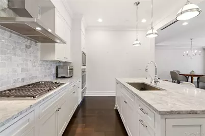 3000 Royal Court #3102, North Hills, NY 11040 - Photo 12