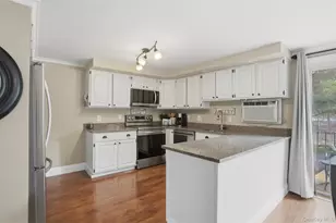 304 Parr Meadow Dr, Newburgh, NY 12550 - Photo 8