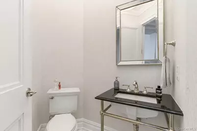 5000 Royal Court #5014, North Hills, NY 11040 - Photo 16