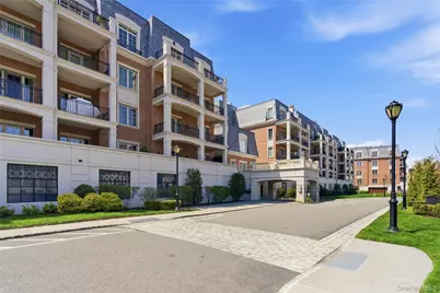 5000 Royal Court #5014, North Hills, NY 11040 - Photo 1