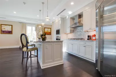 5000 Royal Court #5014, North Hills, NY 11040 - Photo 12