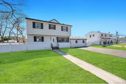 90 30th Street, Copiague, NY 11726 - Photo 2