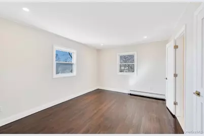 90 30th Street, Copiague, NY 11726 - Photo 32