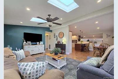 25 Peter Road, Ronkonkoma, NY 11779 - Photo 8