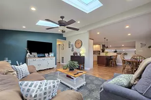 25 Peter Rd, Ronkonkoma, NY 11779 - Photo 8