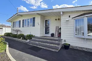 25 Peter Rd, Ronkonkoma, NY 11779 - Photo 2