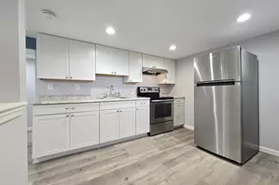 25 Peter Rd, Ronkonkoma, NY 11779 - Photo 20