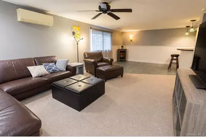 17 Hilltop Avenue, Newburgh, NY 12550 - Photo 34