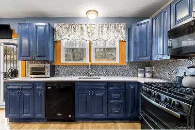 306 Hutchinson Boulevard, Mount Vernon, NY 10552 - Photo 12