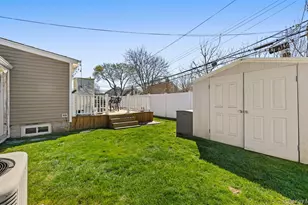 3976 Wicks Ave, Seaford, NY 11783 - Photo 30