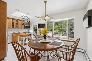 48 Roxbury Dr, Commack, NY 11725 - Photo 6