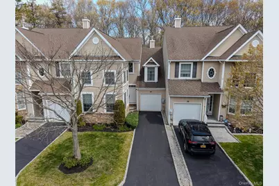 40 Eagle Circle, Bohemia, NY 11716 - Photo 2