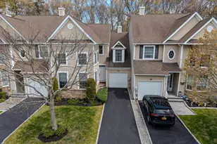 40 Eagle Cir, Bohemia, NY 11716 - Photo 2