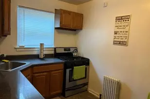 260-55 Langston Ave, Glen Oaks, NY 11004 - Photo 10