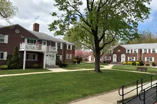 260-55 Langston Ave, Glen Oaks, NY 11004 - Photo 4