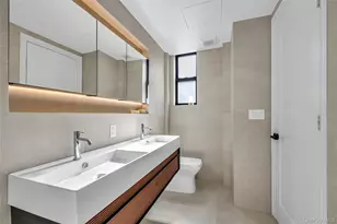 18 W 70th St, New York, NY 11023 - Photo 16