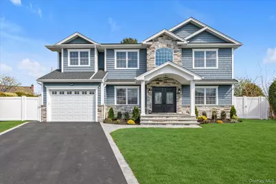 11 Evelyn Court, Syosset, NY 11791 - Photo 1
