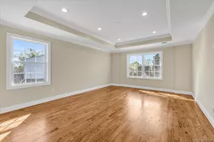 11 Evelyn Ct, Syosset, NY 11791 - Photo 16