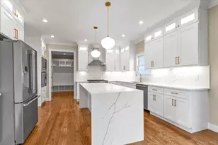 11 Evelyn Ct, Syosset, NY 11791 - Photo 10
