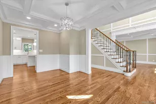 11 Evelyn Ct, Syosset, NY 11791 - Photo 8